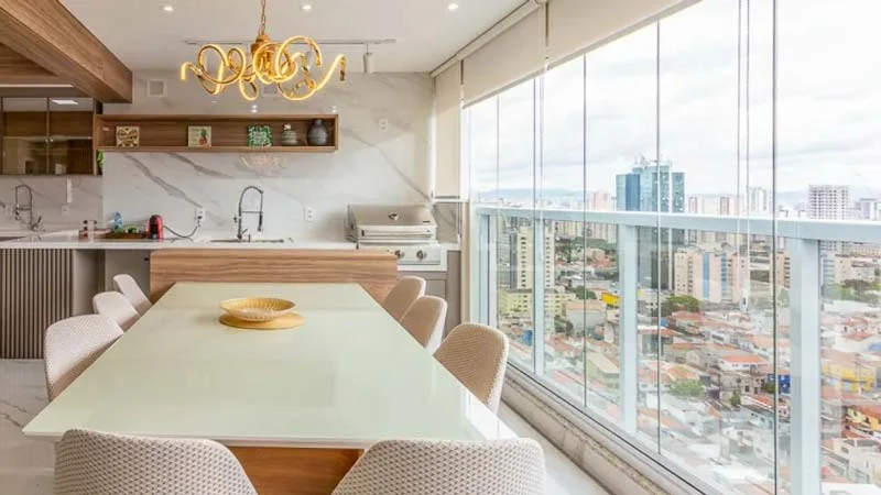 Projeto Eucaglass: envidraçamento de sacada premium em apartamento em São Paulo
